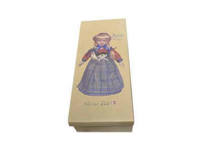 Nationaldukke Hedebo Pinse Porcelæn 34 cm.