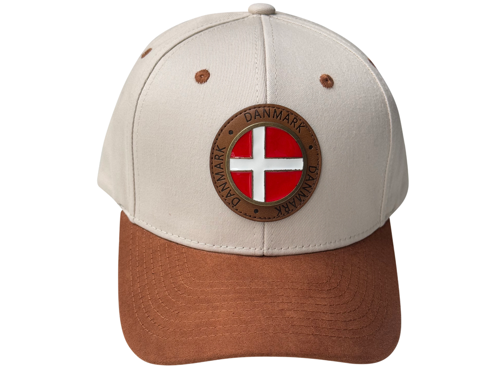 Kasket, Beige m/Rundt Metal DK Flag