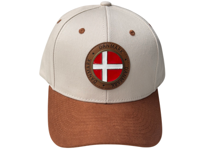 Kasket, Beige m/Rundt Metal DK Flag