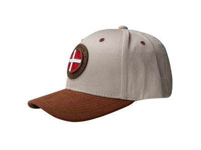 Kasket, Beige m/Rundt Metal DK Flag